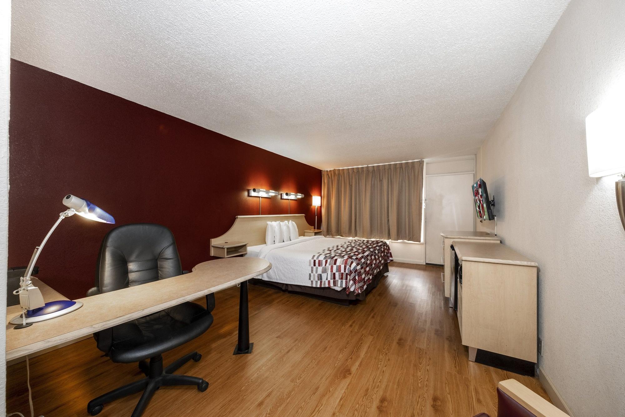 Red Roof Inn & Suites Wytheville Bagian luar foto