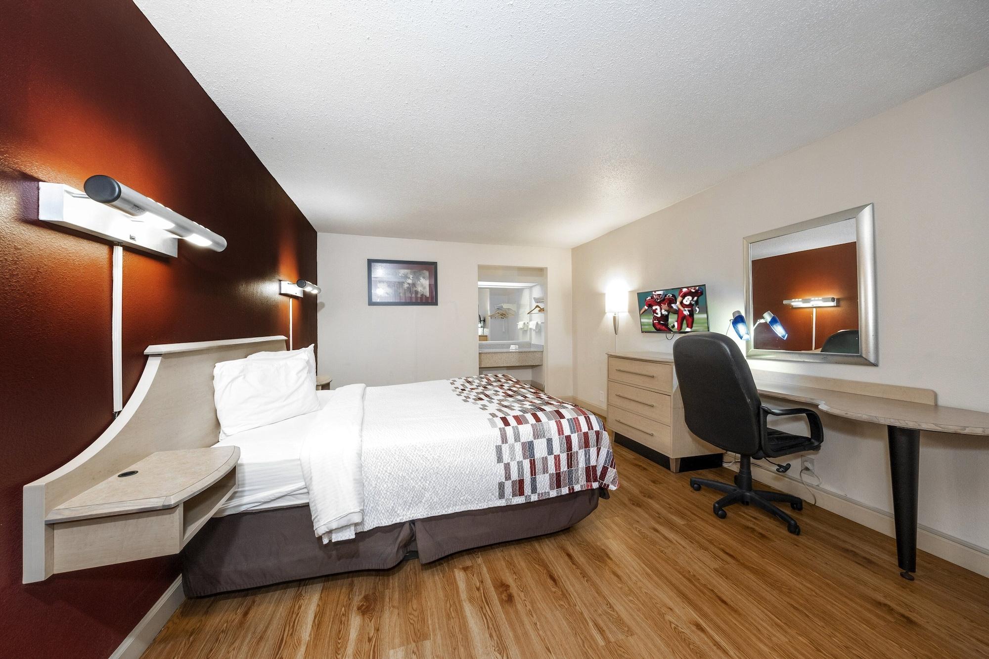 Red Roof Inn & Suites Wytheville Bagian luar foto