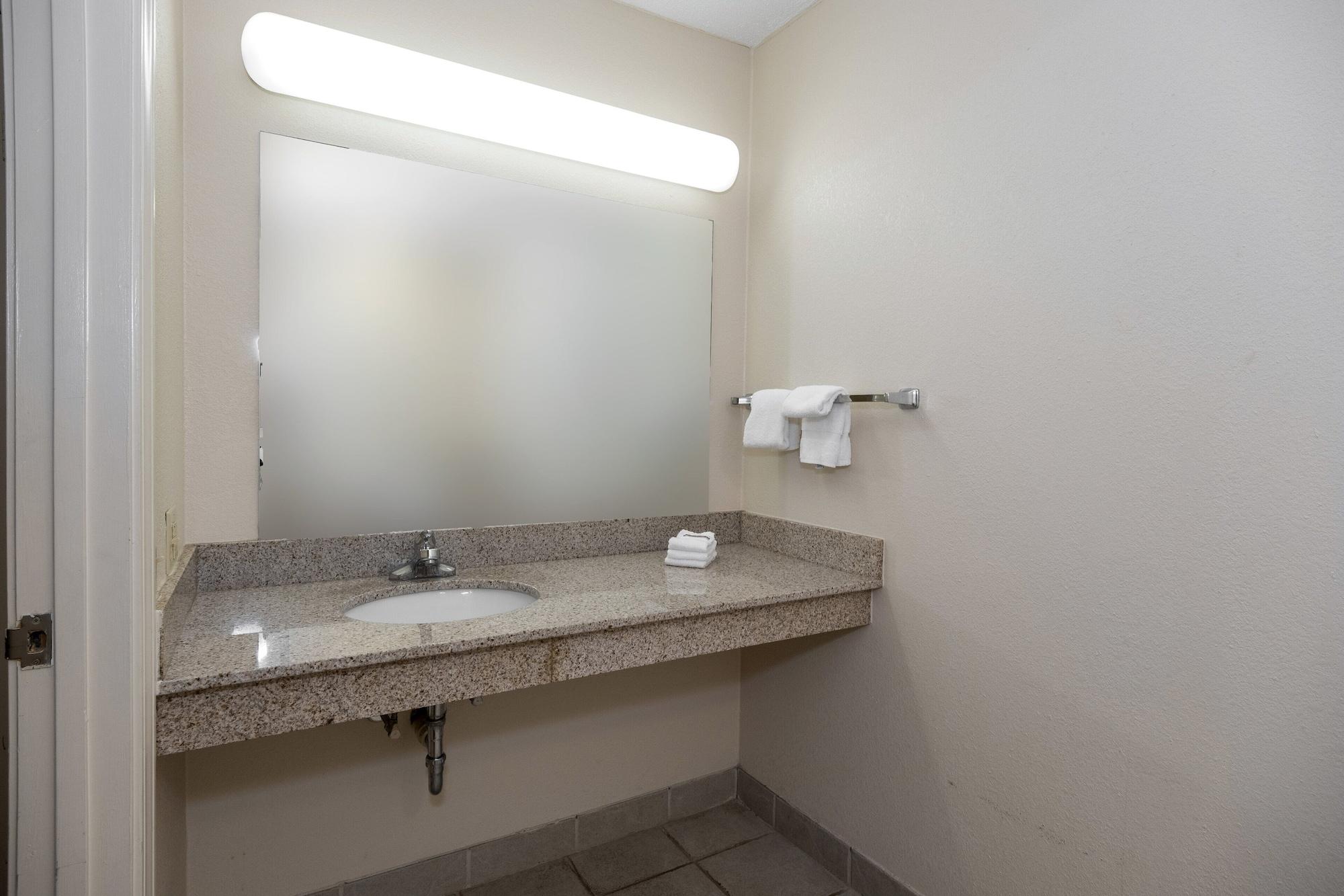 Red Roof Inn & Suites Wytheville Bagian luar foto
