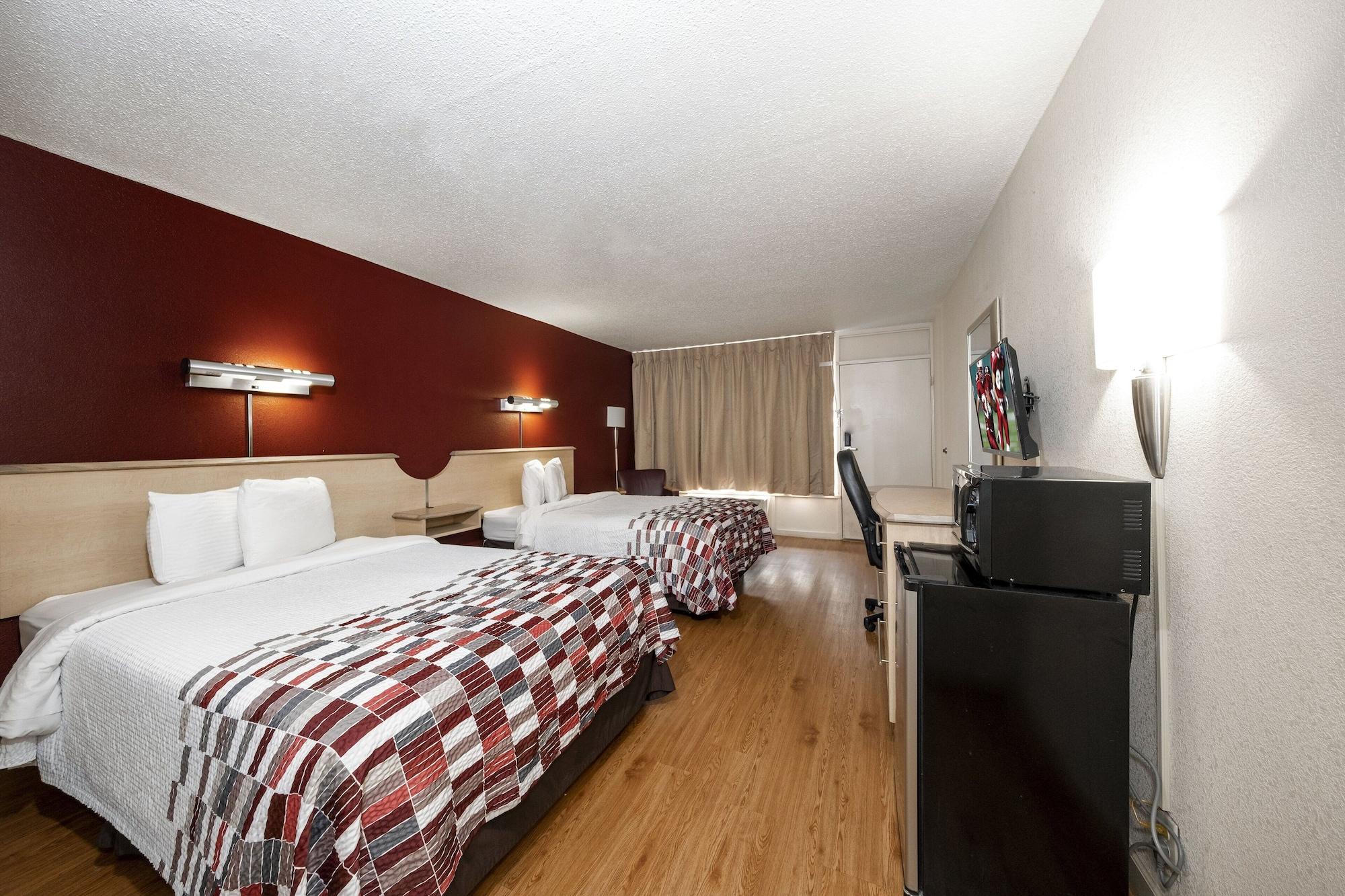 Red Roof Inn & Suites Wytheville Bagian luar foto