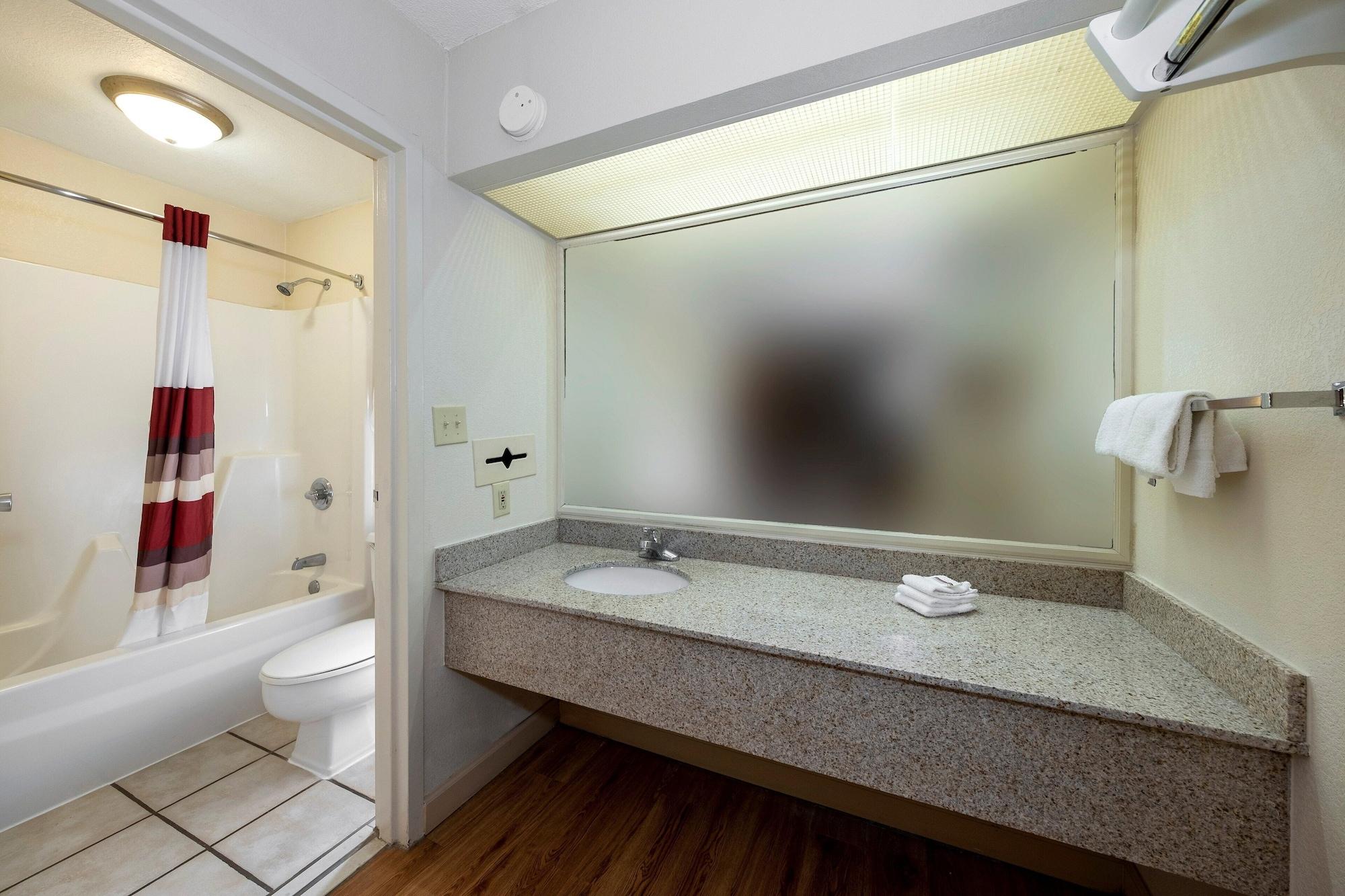 Red Roof Inn & Suites Wytheville Bagian luar foto
