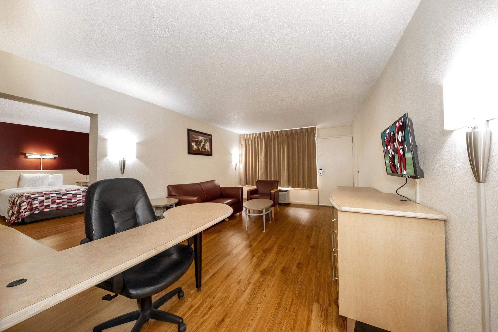 Red Roof Inn & Suites Wytheville Bagian luar foto