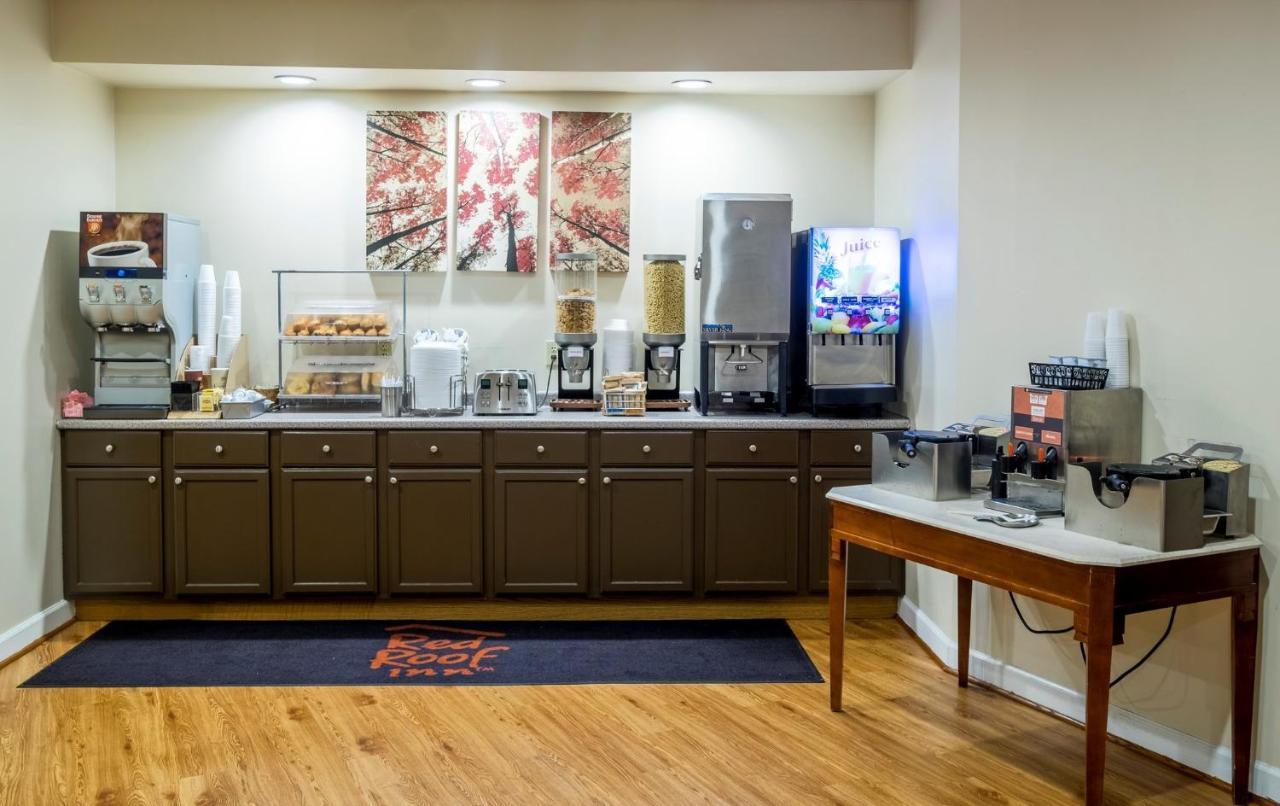 Red Roof Inn & Suites Wytheville Bagian luar foto